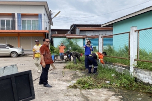 ดำเนินการดูแลความสะอาดและความเป็นระเบียบเรียบร้อย บริเวณหลังตลาดสดเทศบาลตำบลกลางใหญ่ อำเภอบ้านผือ จังหวัดอุดรธานี