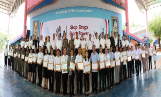 เทศบาลตำบลกลางใหญ่ ร่วมกิจกรรมเดินรณรงค์ประชาสัมพันธ์ป้องกันและแก้ไขปัญหายาเสพติด ประจำปี 2568